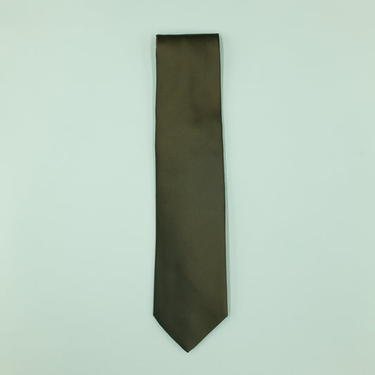 ダークグリーンの無地トゥルーソリッドネクタイ|FOURBUTTONS Necktie - FOURBUTTONS ONLINE