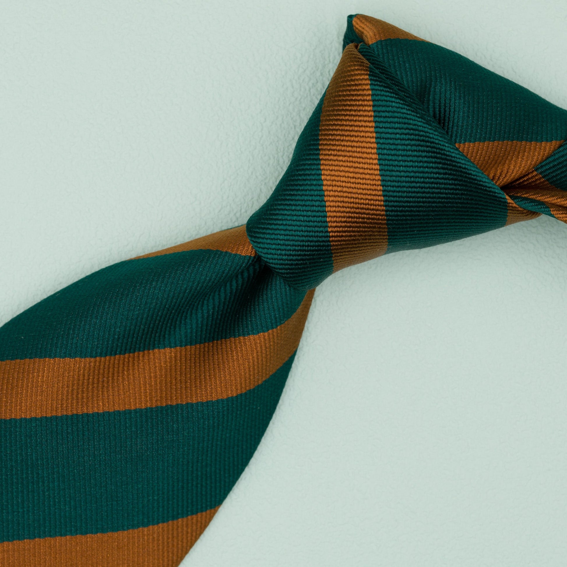 グリーンとオレンジのワンストライプネクタイ｜FOURBUTTONS Necktie - FOURBUTTONS ONLINE