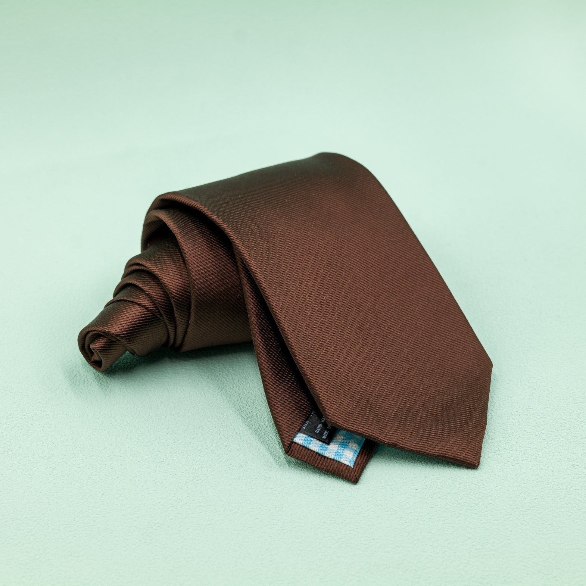 ブラウン無地のトゥルーソリッドネクタイ｜FOURBUTTONS Necktie - FOURBUTTONS ONLINE