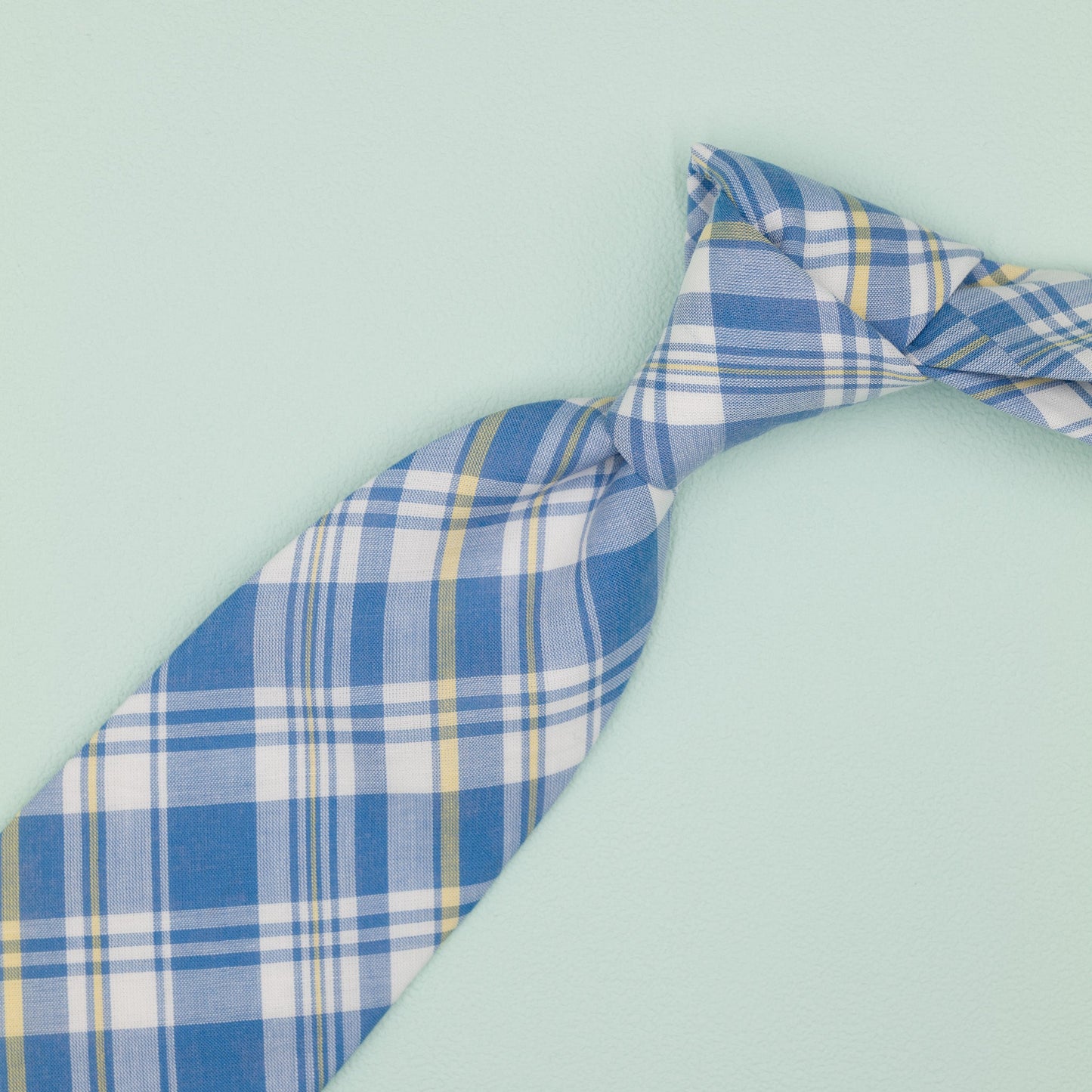 ライトブルーのマドラスチェック柄プレッピーネクタイ｜FOURBUTTONS Necktie - FOURBUTTONS ONLINE