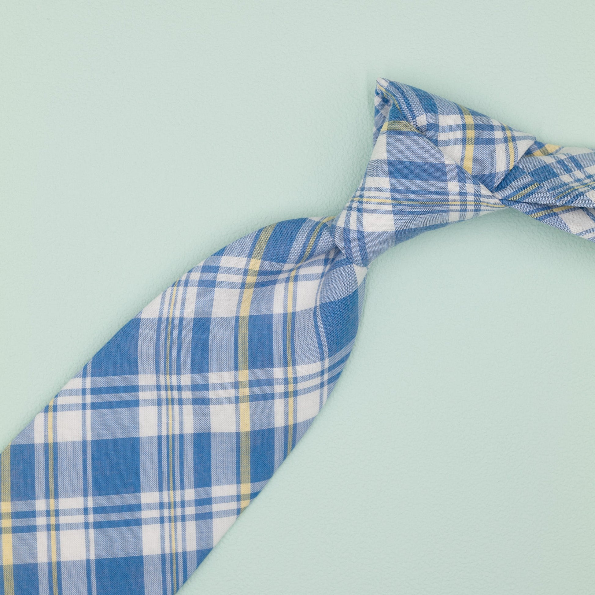 ライトブルーのマドラスチェック柄プレッピーネクタイ｜FOURBUTTONS Necktie - FOURBUTTONS ONLINE