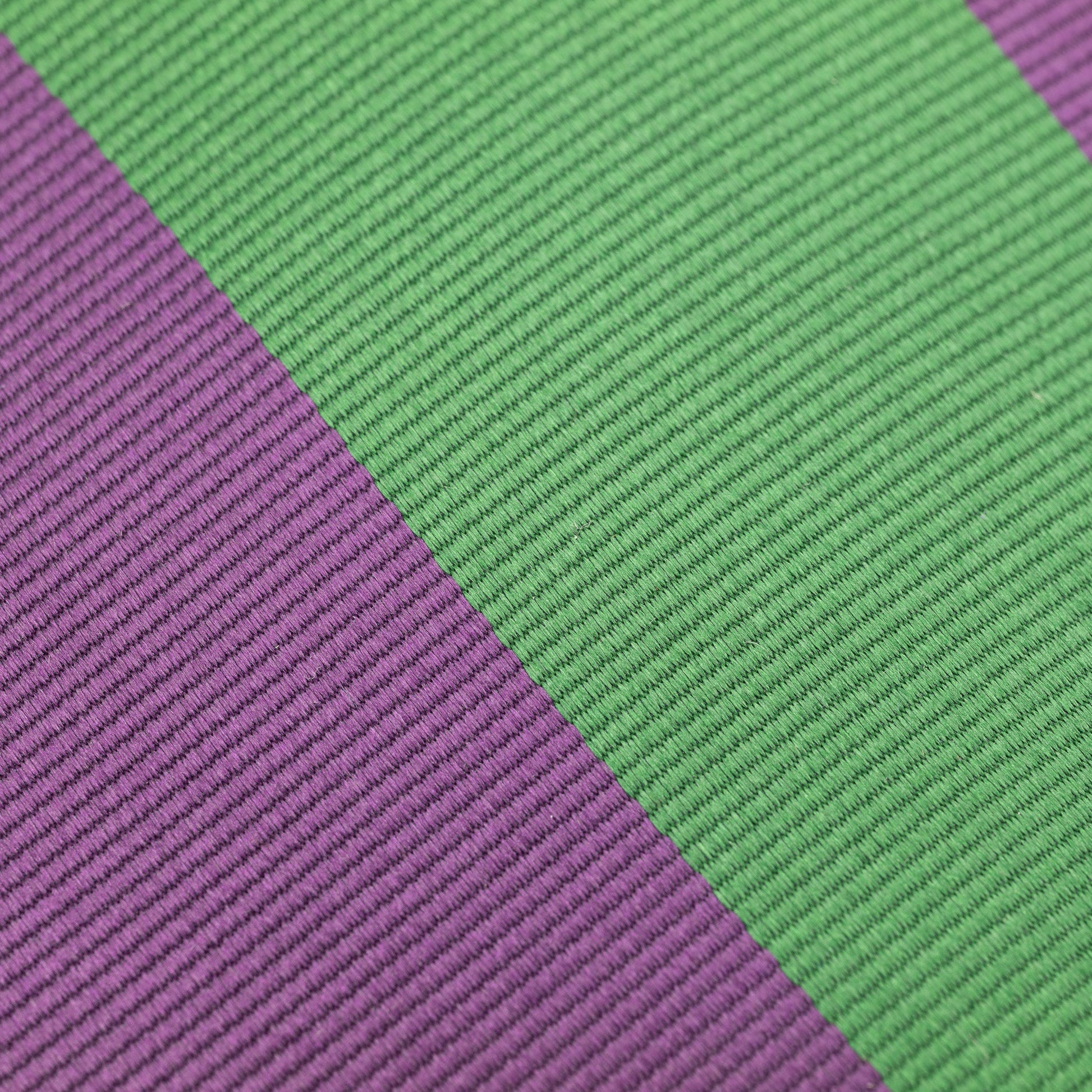 パープルとグリーンのストライプ柄オーニングネクタイ｜FOURBUTTONS Necktie - FOURBUTTONS ONLINE