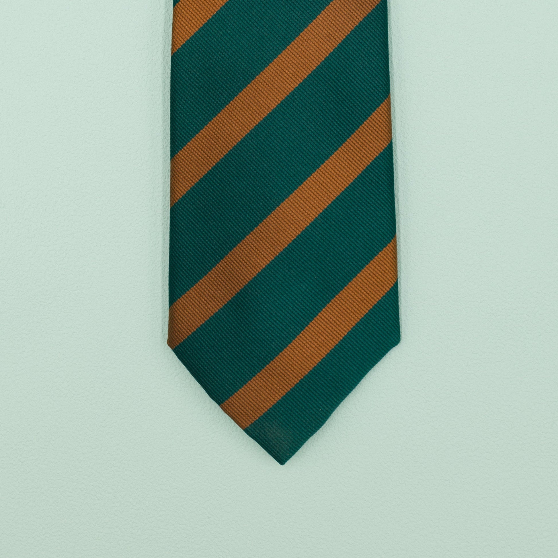 グリーンとオレンジのワンストライプネクタイ｜FOURBUTTONS Necktie - FOURBUTTONS ONLINE