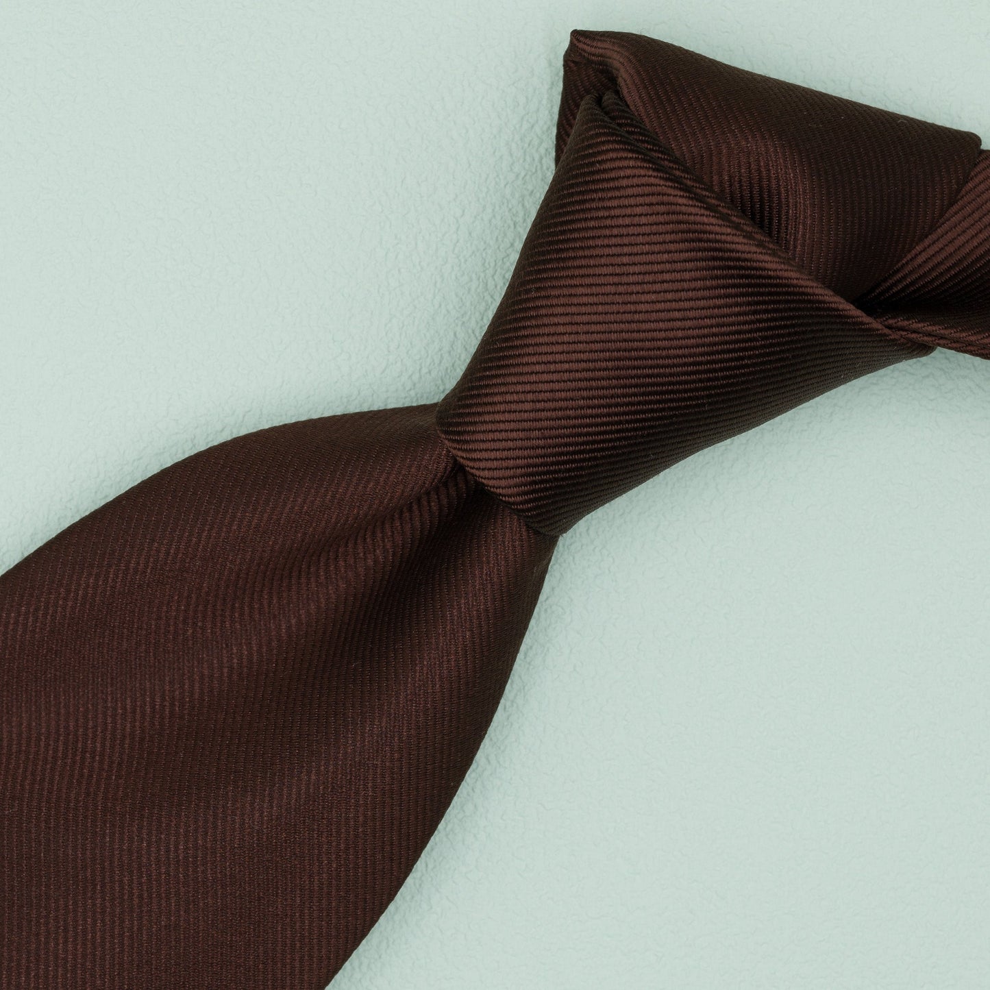 ブラウン無地のトゥルーソリッドネクタイ｜FOURBUTTONS Necktie - FOURBUTTONS ONLINE