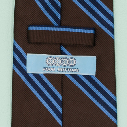 ブラウン・ライトブルー・ネイビーのストライプ柄シグネチャーネクタイ｜FOURBUTTONS Necktie - FOURBUTTONS ONLINE
