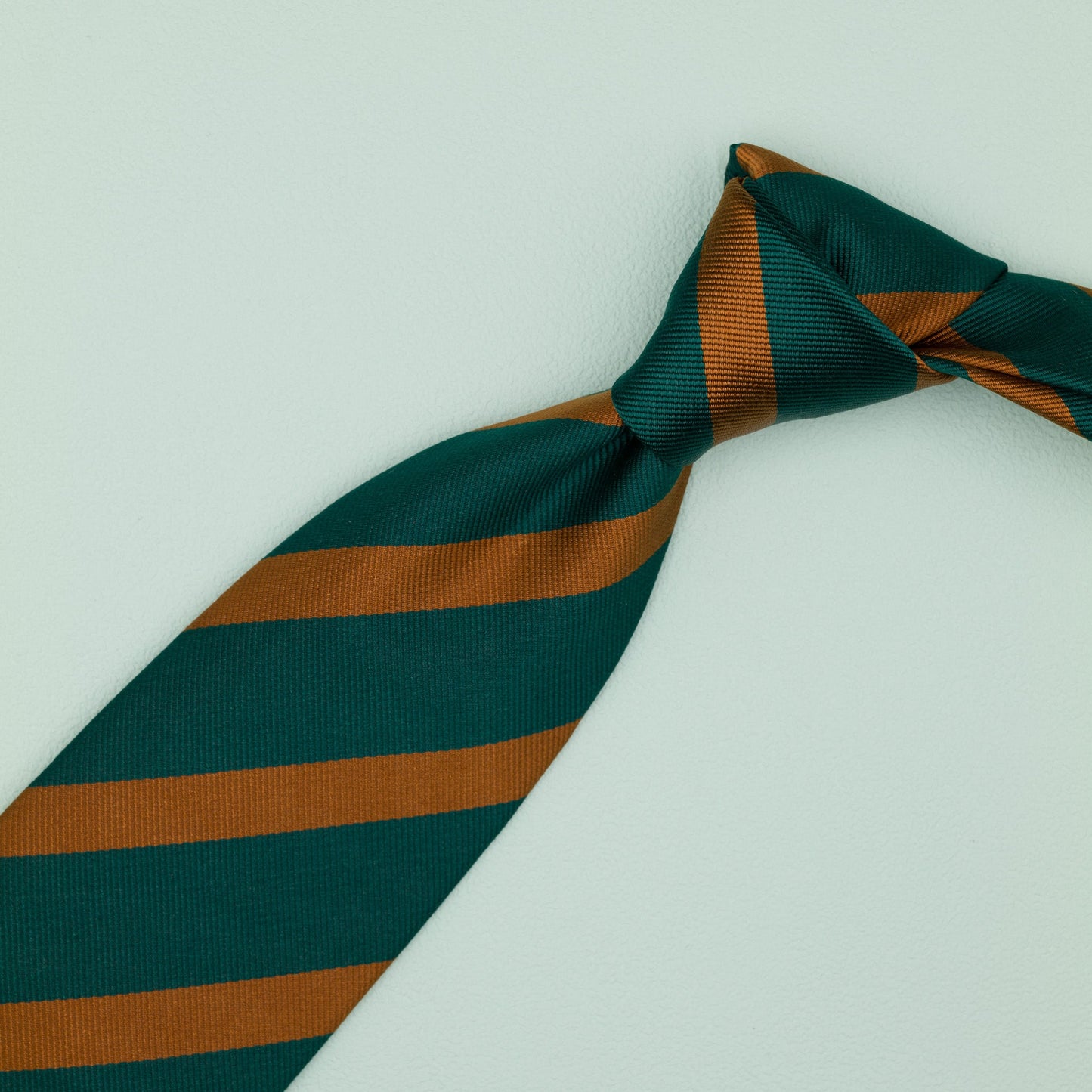 グリーンとオレンジのワンストライプネクタイ｜FOURBUTTONS Necktie - FOURBUTTONS ONLINE