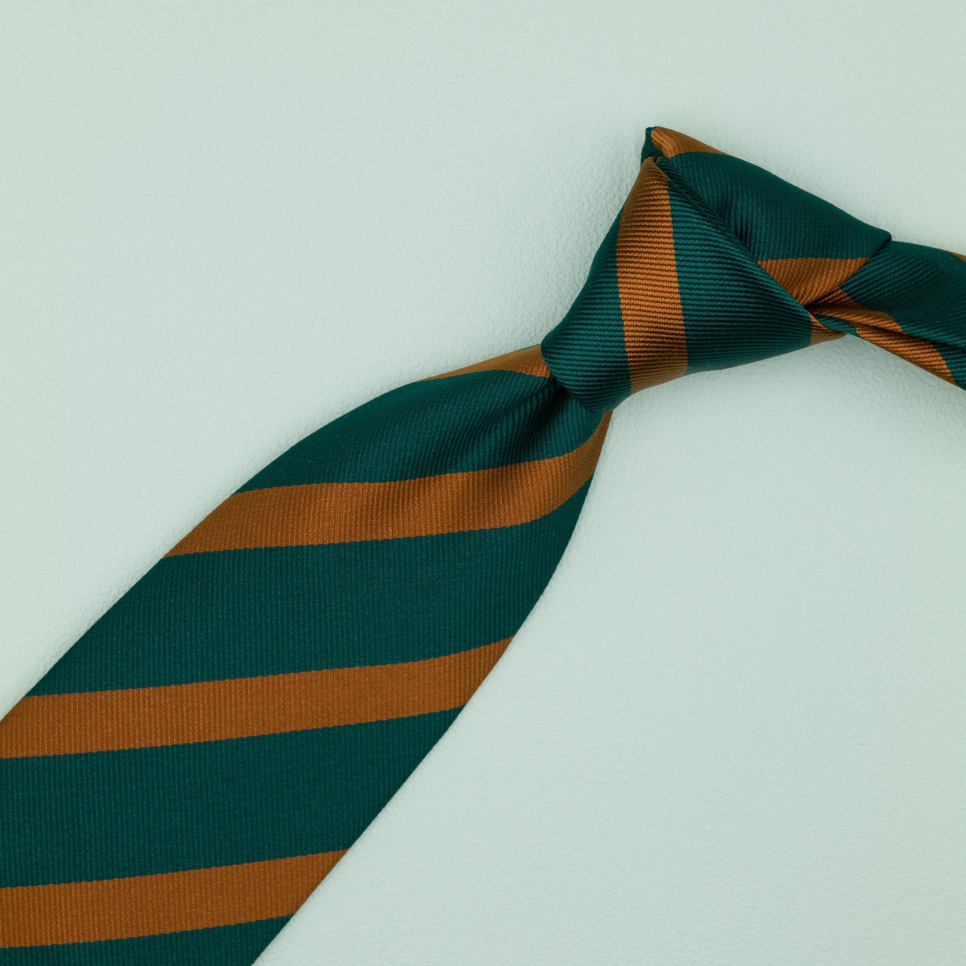 グリーンとオレンジのワンストライプネクタイ｜FOURBUTTONS Necktie - FOURBUTTONS ONLINE