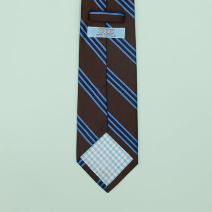 ブラウン・ライトブルー・ネイビーのストライプ柄シグネチャーネクタイ｜FOURBUTTONS Necktie - FOURBUTTONS ONLINE