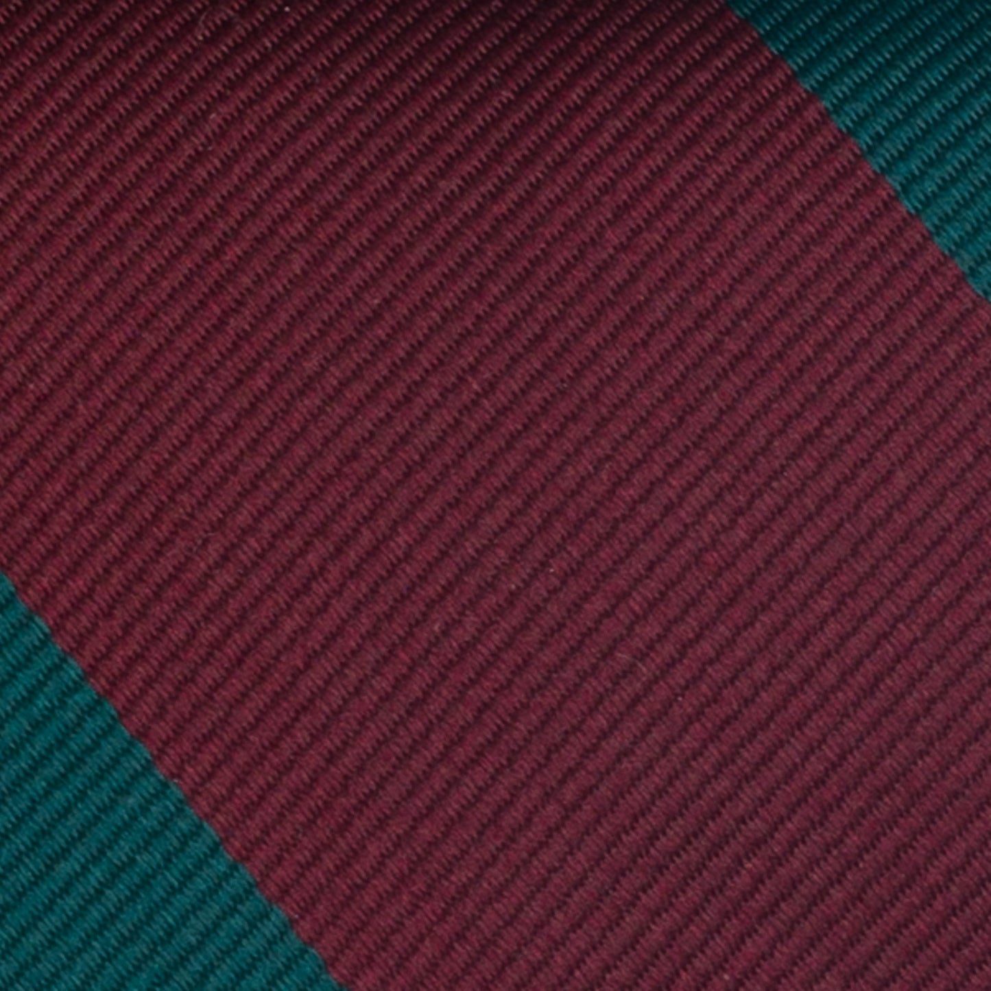 ダークレッドとグリーンのストライプ柄オーニングネクタイ｜FOURBUTTONS Necktie - FOURBUTTONS ONLINE