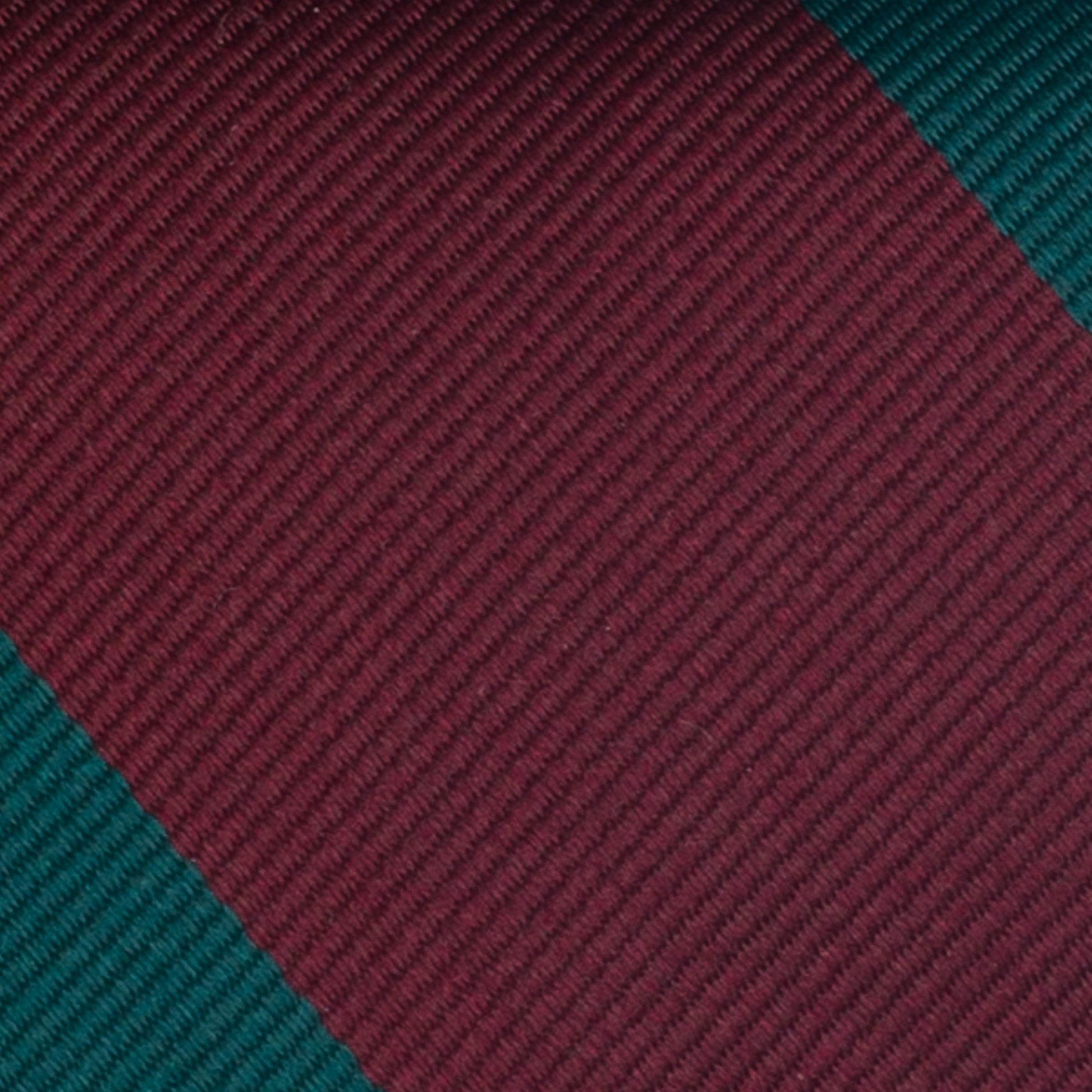 ダークレッドとグリーンのストライプ柄オーニングネクタイ｜FOURBUTTONS Necktie - FOURBUTTONS ONLINE