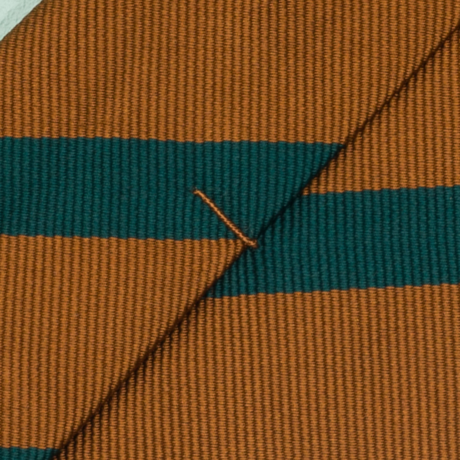 オレンジとグリーンのワンストライプネクタイ｜FOURBUTTONS Necktie - FOURBUTTONS ONLINE