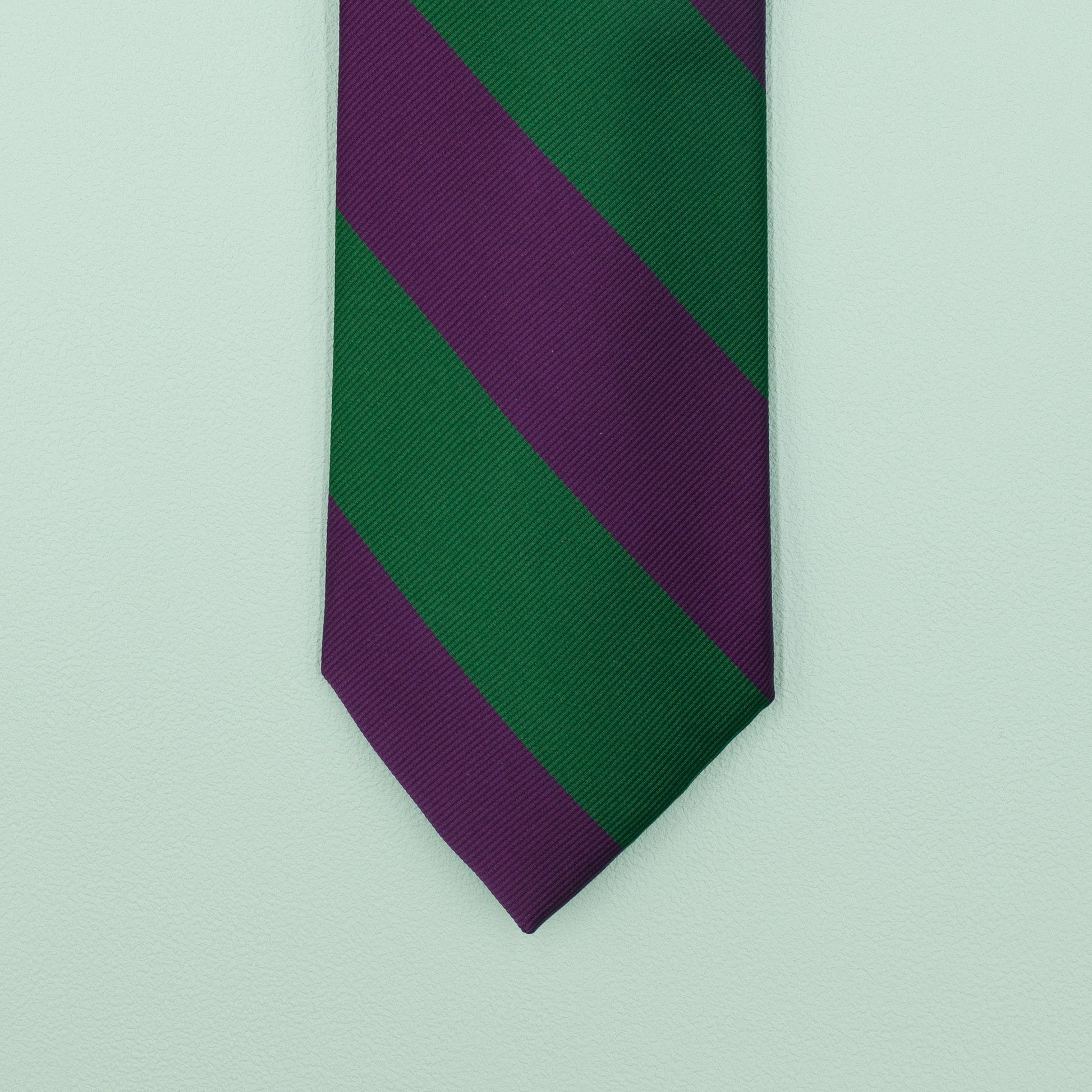 パープルとグリーンのストライプ柄オーニングネクタイ｜FOURBUTTONS Necktie - FOURBUTTONS ONLINE
