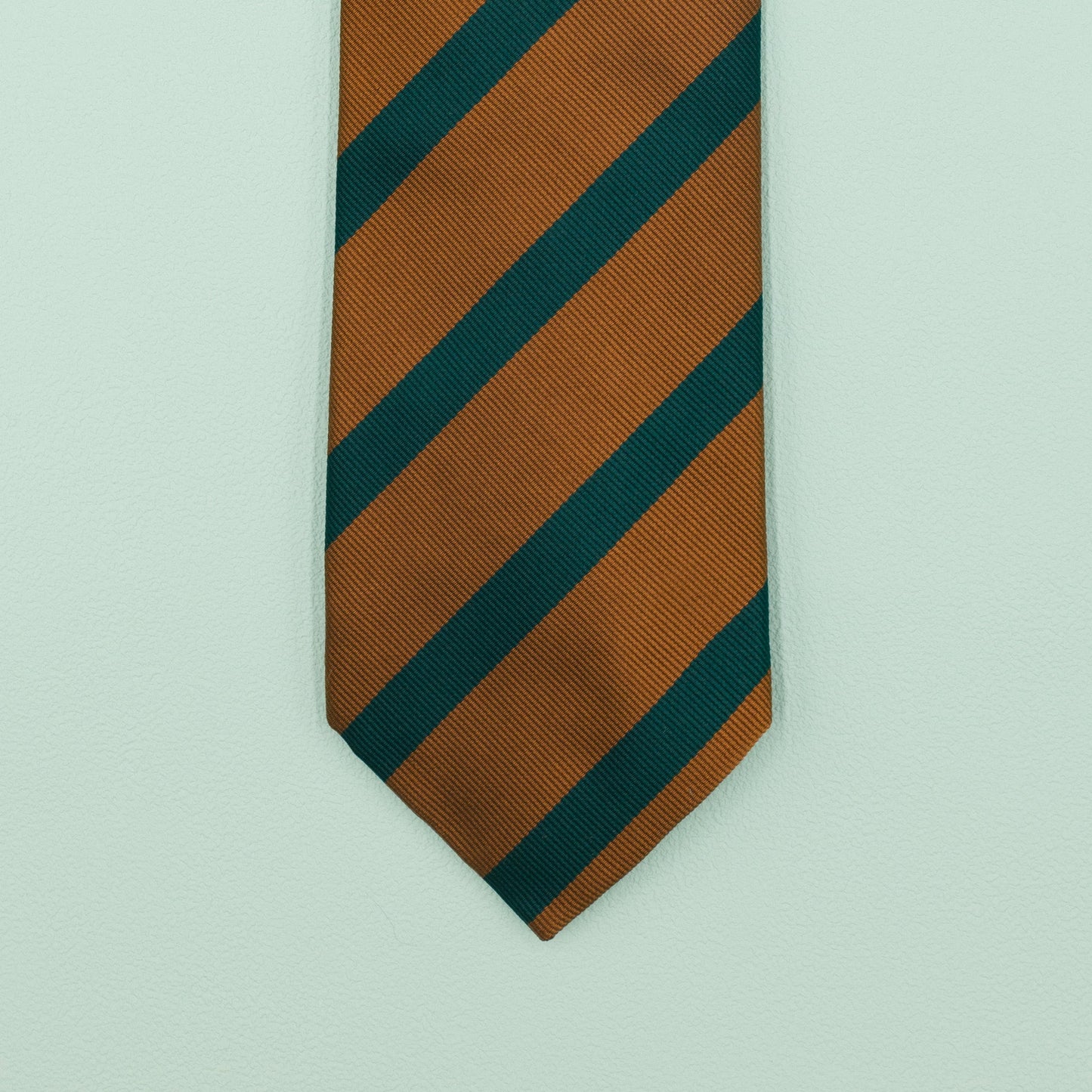オレンジとグリーンのワンストライプネクタイ｜FOURBUTTONS Necktie - FOURBUTTONS ONLINE