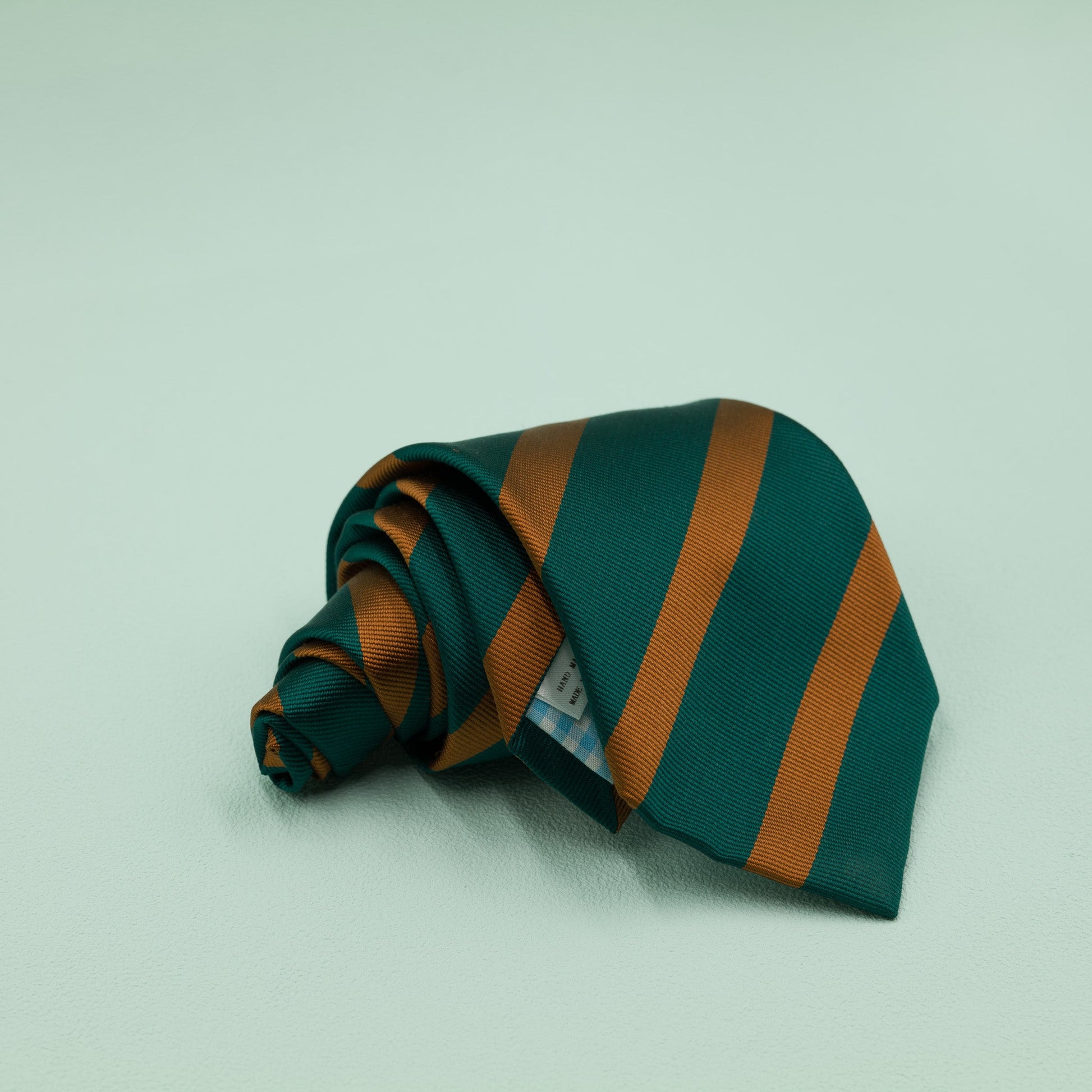 グリーンとオレンジのワンストライプネクタイ｜FOURBUTTONS Necktie - FOURBUTTONS ONLINE