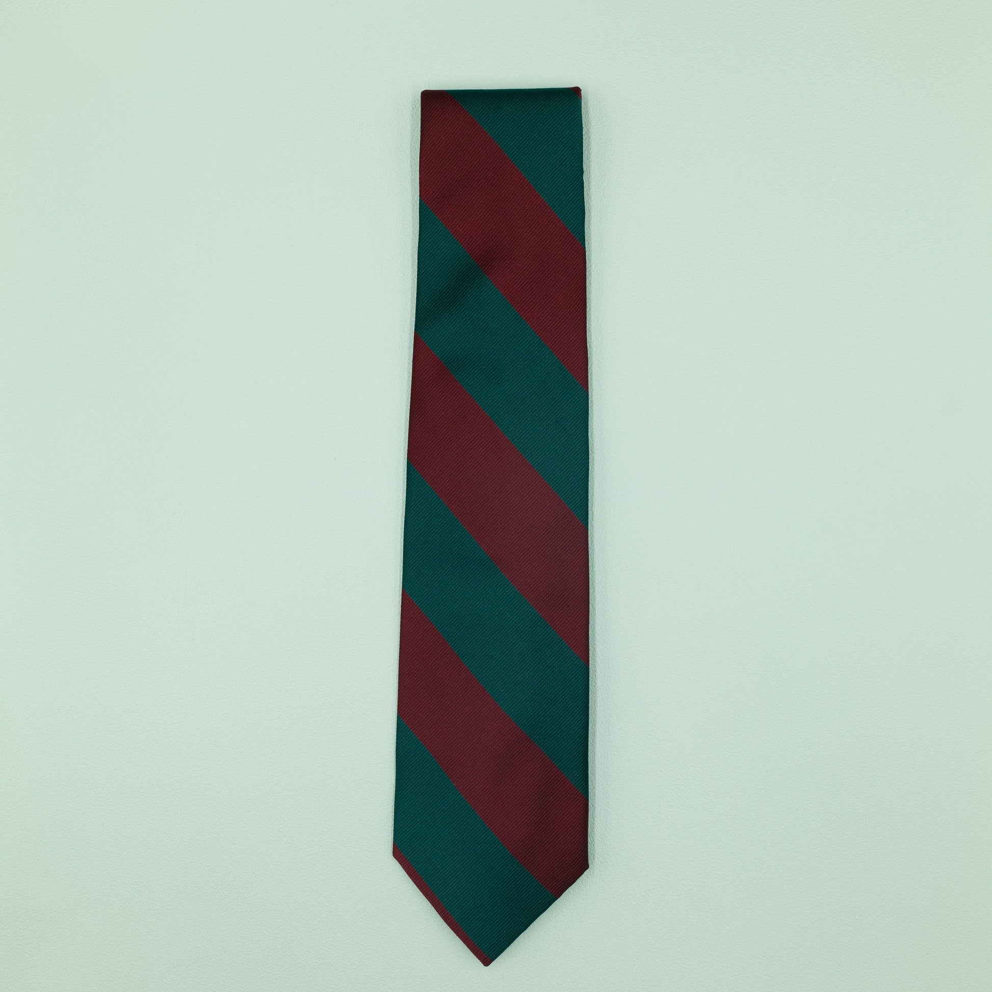 ダークレッドとグリーンのストライプ柄オーニングネクタイ｜FOURBUTTONS Necktie - FOURBUTTONS ONLINE
