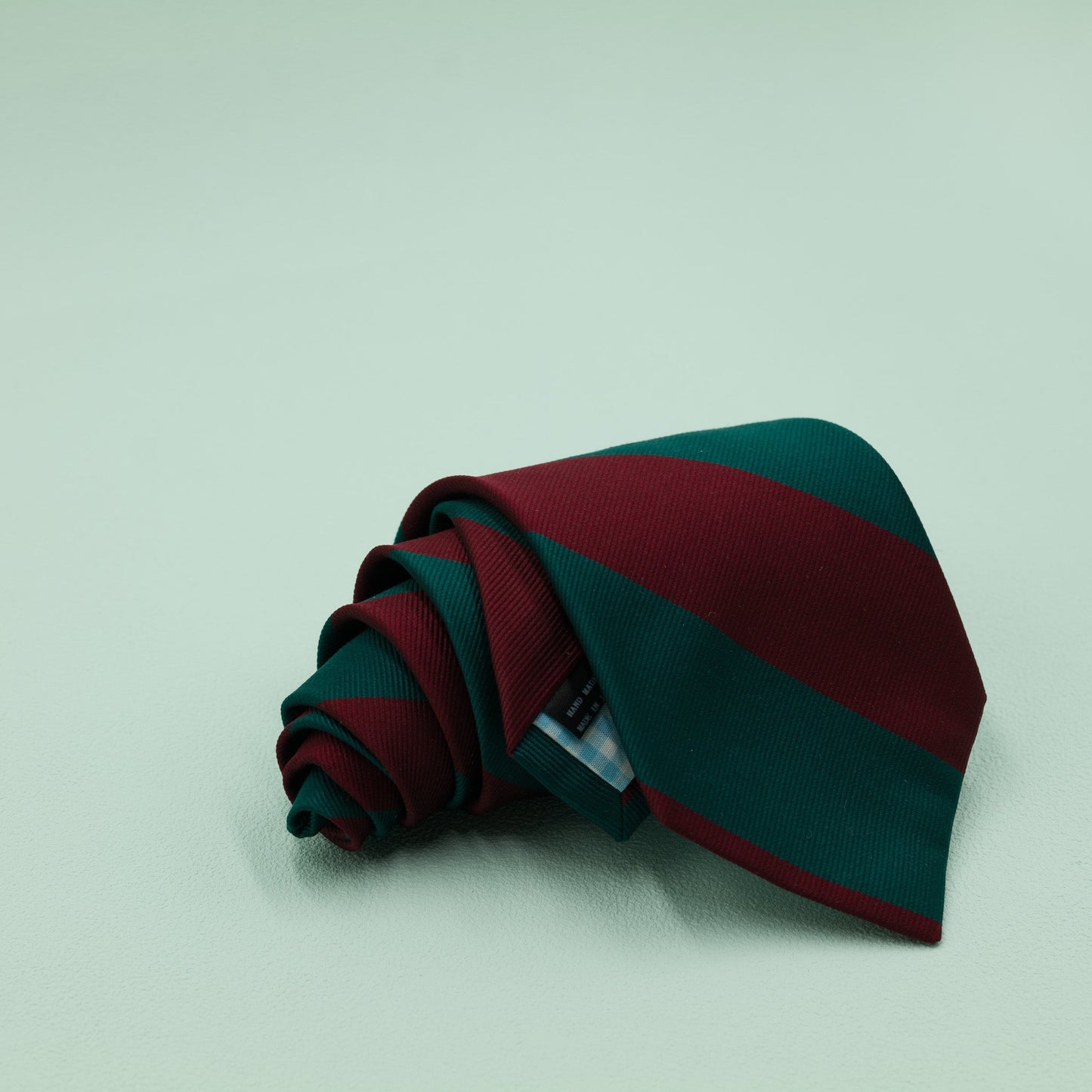 ダークレッドとグリーンのストライプ柄オーニングネクタイ｜FOURBUTTONS Necktie - FOURBUTTONS ONLINE