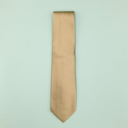 シャンパンゴールドの無地トゥルーソリッドネクタイ｜FOURBUTTONS Necktie - FOURBUTTONS ONLINE