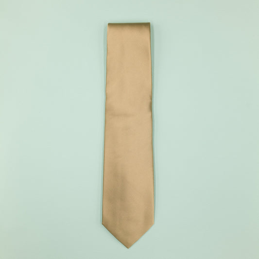 シャンパンゴールドの無地トゥルーソリッドネクタイ｜FOURBUTTONS Necktie - FOURBUTTONS ONLINE