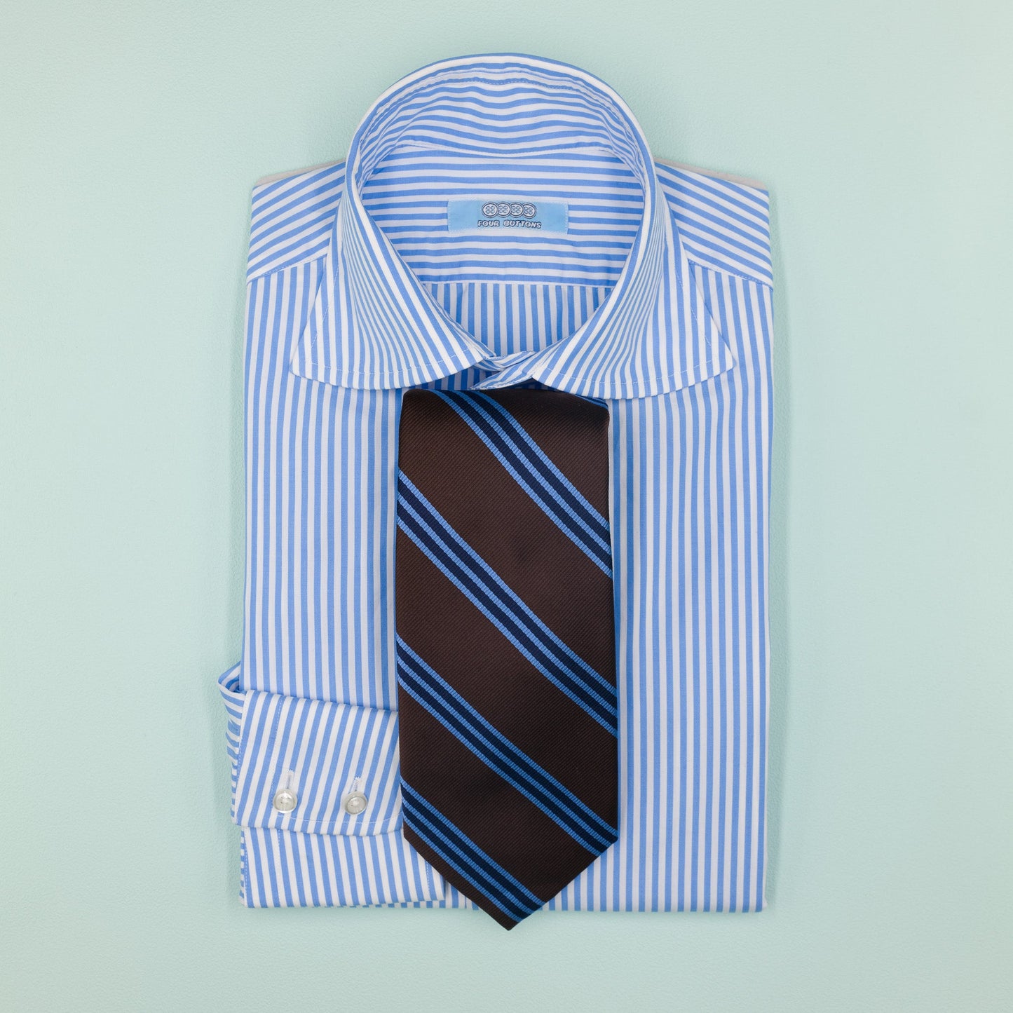 ブラウン・ライトブルー・ネイビーのストライプ柄シグネチャーネクタイ｜FOURBUTTONS Necktie - FOURBUTTONS ONLINE
