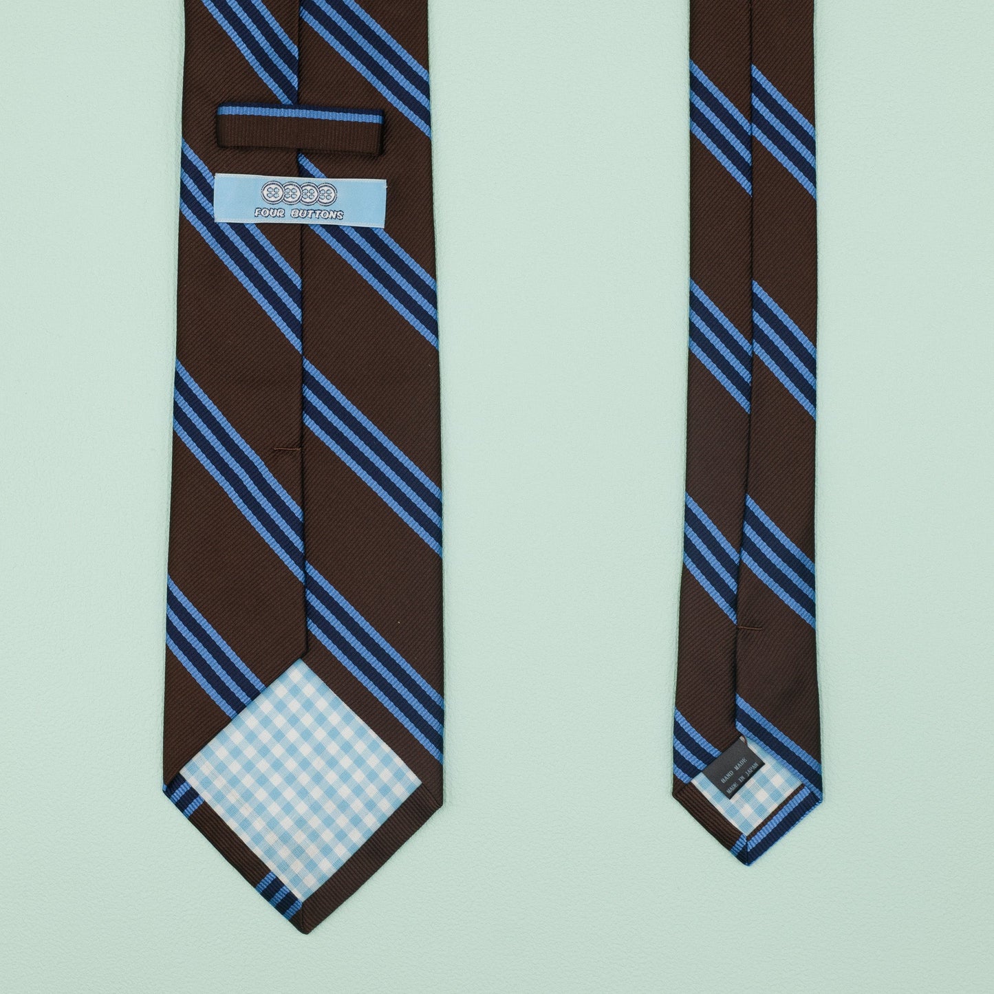 ブラウン・ライトブルー・ネイビーのストライプ柄シグネチャーネクタイ｜FOURBUTTONS Necktie - FOURBUTTONS ONLINE